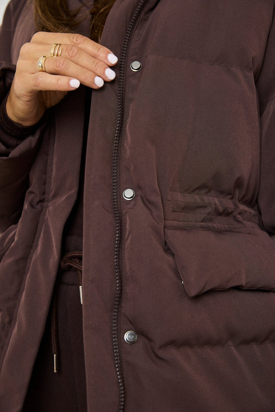 MID LENGTH PUFFER COAT - BROWN
